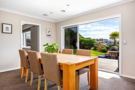 Photo of property in 17 Dusky Crescent, Aotea, Porirua, 5024