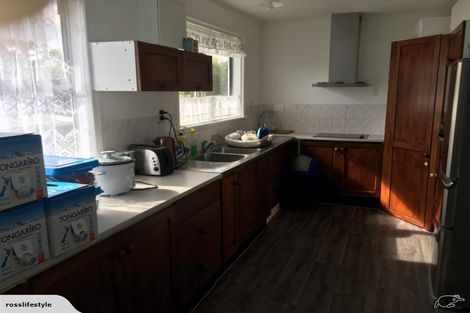 Photo of property in 3 Statesman Street, Henderson, Auckland, 0612