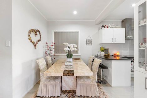 Photo of property in 2/13 Templeton Place, Clendon Park, Auckland, 2103