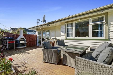 Photo of property in 322a Main Road, Tawa, Wellington, 5028