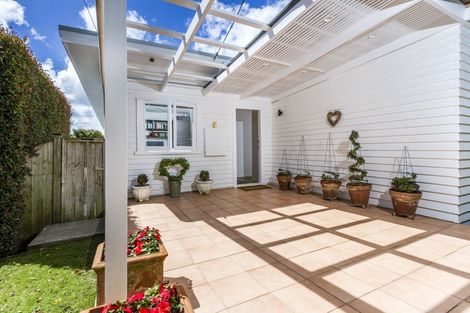 Photo of property in 63 Knights Road, Rothesay Bay, Auckland, 0630