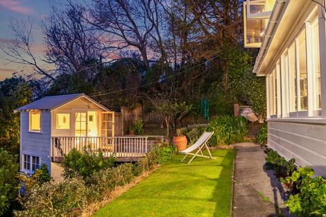 Photo of property in 46 Fortification Road, Karaka Bays, Wellington, 6022