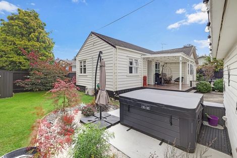 Photo of property in 49 Hamilton Road, Cambridge, 3434