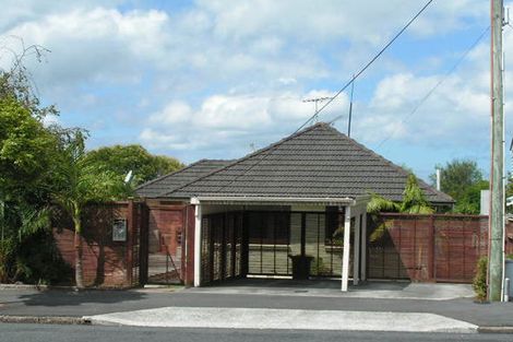 Photo of property in 2/123 Queen Street, Northcote Point, Auckland, 0627