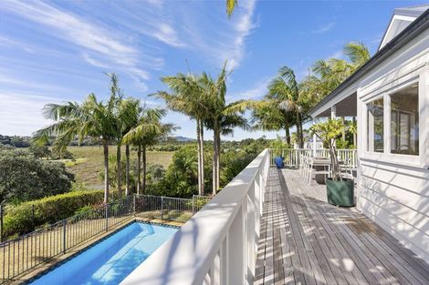 Photo of property in 46 Waterview Road, Stanley Point, Auckland, 0624