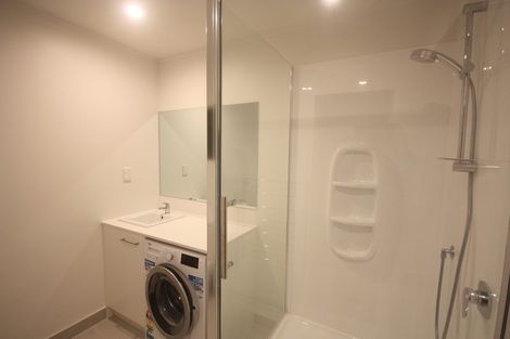 Photo of property in 3/104 East Coast Road, Forrest Hill, Auckland, 0620
