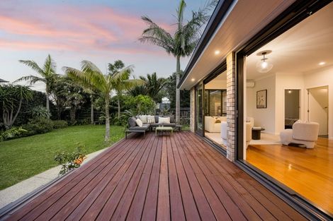 Photo of property in 35 Rock Isle Road, Torbay, Auckland, 0630