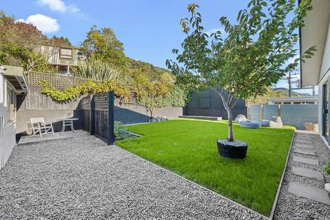 Photo of property in 102 Waikawa Road, Picton, 7220