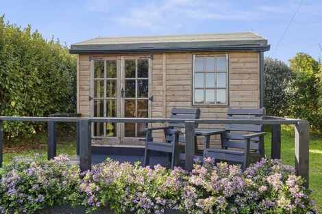 Photo of property in 100 Elsham Road, Lepperton, New Plymouth, 4373