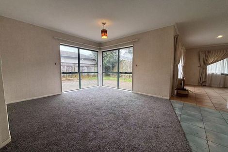 Photo of property in 2/15 Dunn Place, Farm Cove, Auckland, 2010