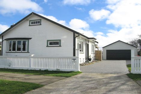 Photo of property in 15 Puriri Terrace, Roslyn, Palmerston North, 4414