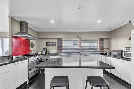 Photo of property in 1 Hill Crescent, Papakura, 2110