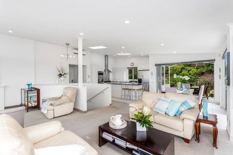 Photo of property in 88 Grovenor Drive, Orewa, 0931