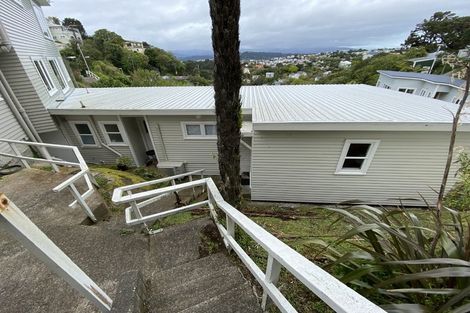 Photo of property in 2b Garden Road, Northland, Wellington, 6012