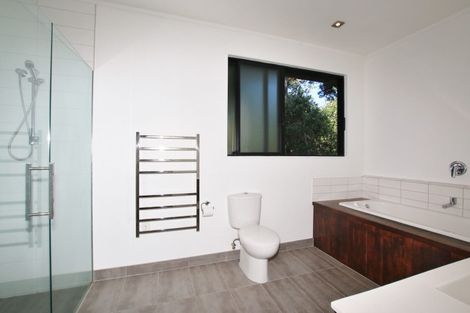 Photo of property in 53b Onedin Place, Titirangi, Auckland, 0604