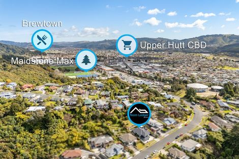 Photo of property in 32 King Charles Drive, Kingsley Heights, Upper Hutt, 5018