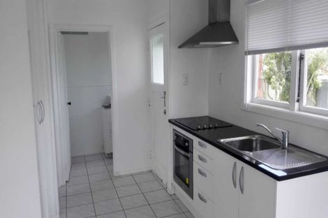 Photo of property in 9 Kirrie Avenue, Te Atatu South, Auckland, 0610