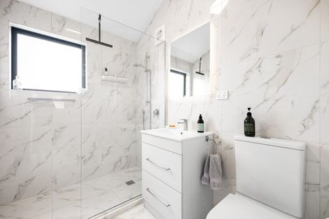 Photo of property in 2/58 Hillcrest Avenue, Hillcrest, Auckland, 0627