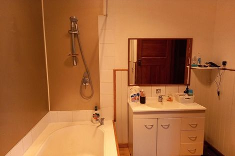 Photo of property in 42 Kingswood Street, Takaro, Palmerston North, 4412