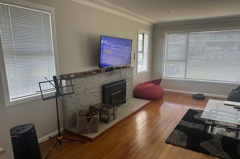 Photo of property in 5 Edgerton Road, Te Atatu Peninsula, Auckland, 0610