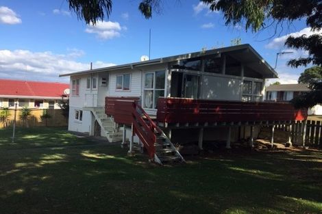 Photo of property in 4 Longbill Place, Glendene, Auckland, 0602