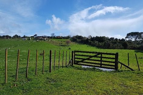 Photo of property in 400 Waitakere Road, Taupaki, Henderson, 0782