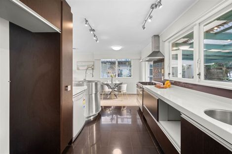 Photo of property in 14 Sovereign Place, Glenfield, Auckland, 0629