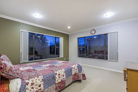 Photo of property in 10 Oak View Terrace, Schnapper Rock, Auckland, 0632