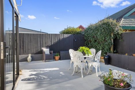 Photo of property in 1 Mangorei Road, Merrilands, New Plymouth, 4312