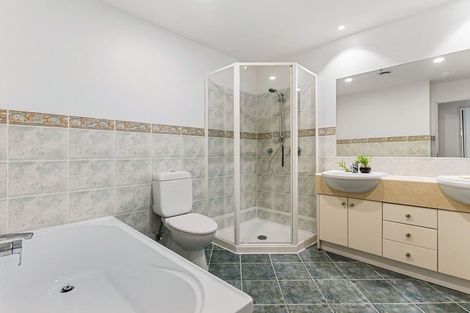 Photo of property in 1i/175 Hurstmere Road, Takapuna, Auckland, 0622