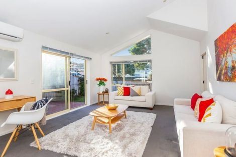 Photo of property in Miramar Villas, 6 Brussels Street, Miramar, Wellington, 6022