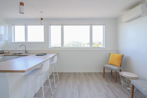 Photo of property in 12 Mataroa Avenue, Northland, Wellington, 6012