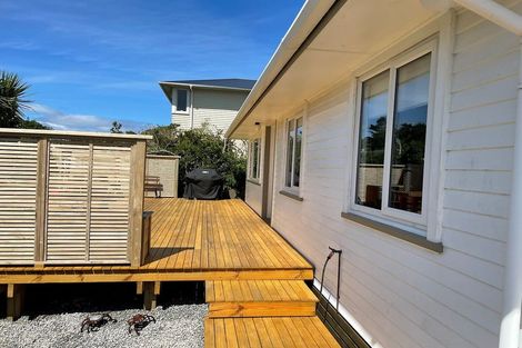 Photo of property in 99 Kenmore Street, Newlands, Wellington, 6037