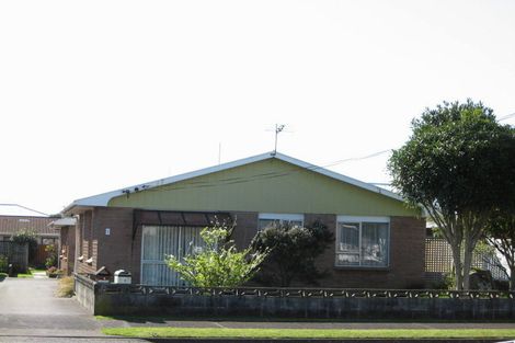 Photo of property in 2/4 Webster Street, Westown, New Plymouth, 4310