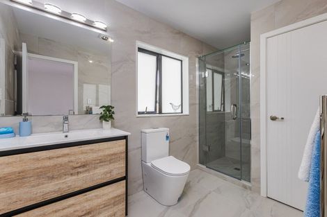 Photo of property in 7c Gladfield Lane, Te Atatu Peninsula, Auckland, 0610