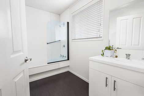 Photo of property in 10 Honeysuckle Place, Northcote, Christchurch, 8052