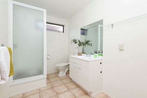 Photo of property in 9 Lastel Place, Shelly Park, Auckland, 2014