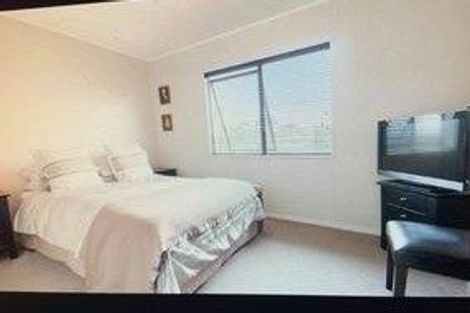 Photo of property in 87 Hobsonville Road, West Harbour, Auckland, 0618