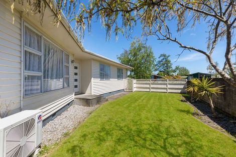 Photo of property in 17 Abraham Crescent, Milson, Palmerston North, 4414
