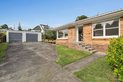Photo of property in 2/8 Wykeham Place, Glenfield, Auckland, 0629