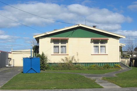 Photo of property in 2 Ngahina Street, Marton, 4710