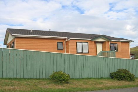 Photo of property in 3 Murchison Street, Island Bay, Wellington, 6023