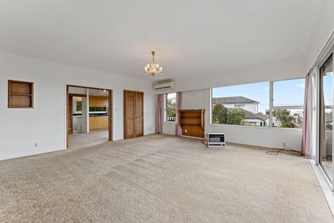 Photo of property in 40 Montgomery Avenue, Rothesay Bay, Auckland, 0630