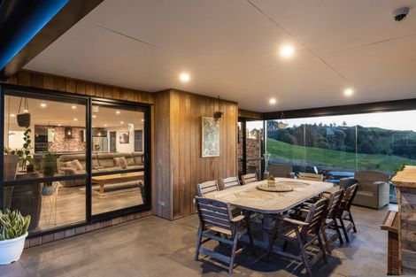 Photo of property in 527 Frankley Road, Hurworth, New Plymouth, 4371