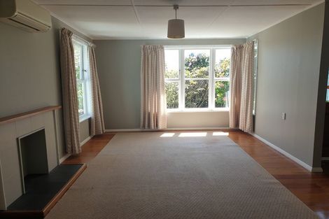Photo of property in 5 Cumberland Grove, Cannons Creek, Porirua, 5024