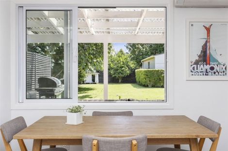 Photo of property in 53 Beach Road, Te Atatu Peninsula, Auckland, 0610