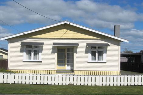 Photo of property in 6 Ngahina Street, Marton, 4710