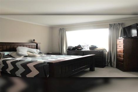 Photo of property in 2 Cambrian Crescent, Flat Bush, Auckland, 2016