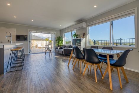 Photo of property in 10 Grenache Way, Kumeu, 0810