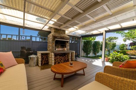 Photo of property in 5 Tamati Place, Merrilands, New Plymouth, 4312